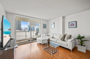 Amazing High Rise at Brickell with Pool View